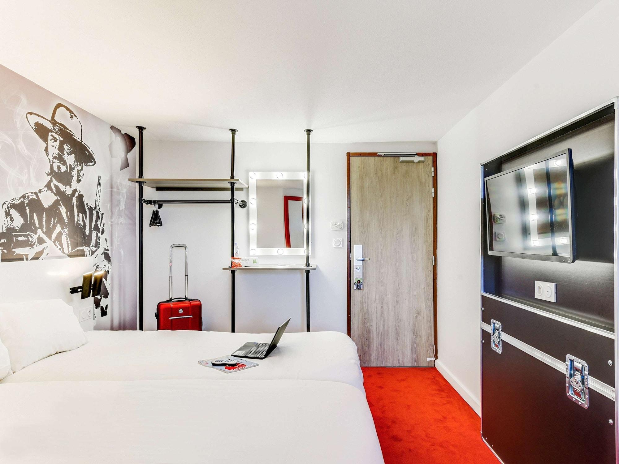 Hotel Ibis Styles Paris Saint Denis La Plaine Exterior foto